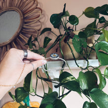 Load image into Gallery viewer, FLOWER BANGLE
