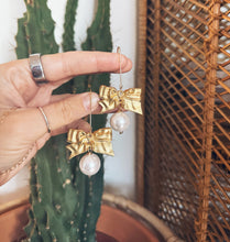 Load image into Gallery viewer, BOW DROP
