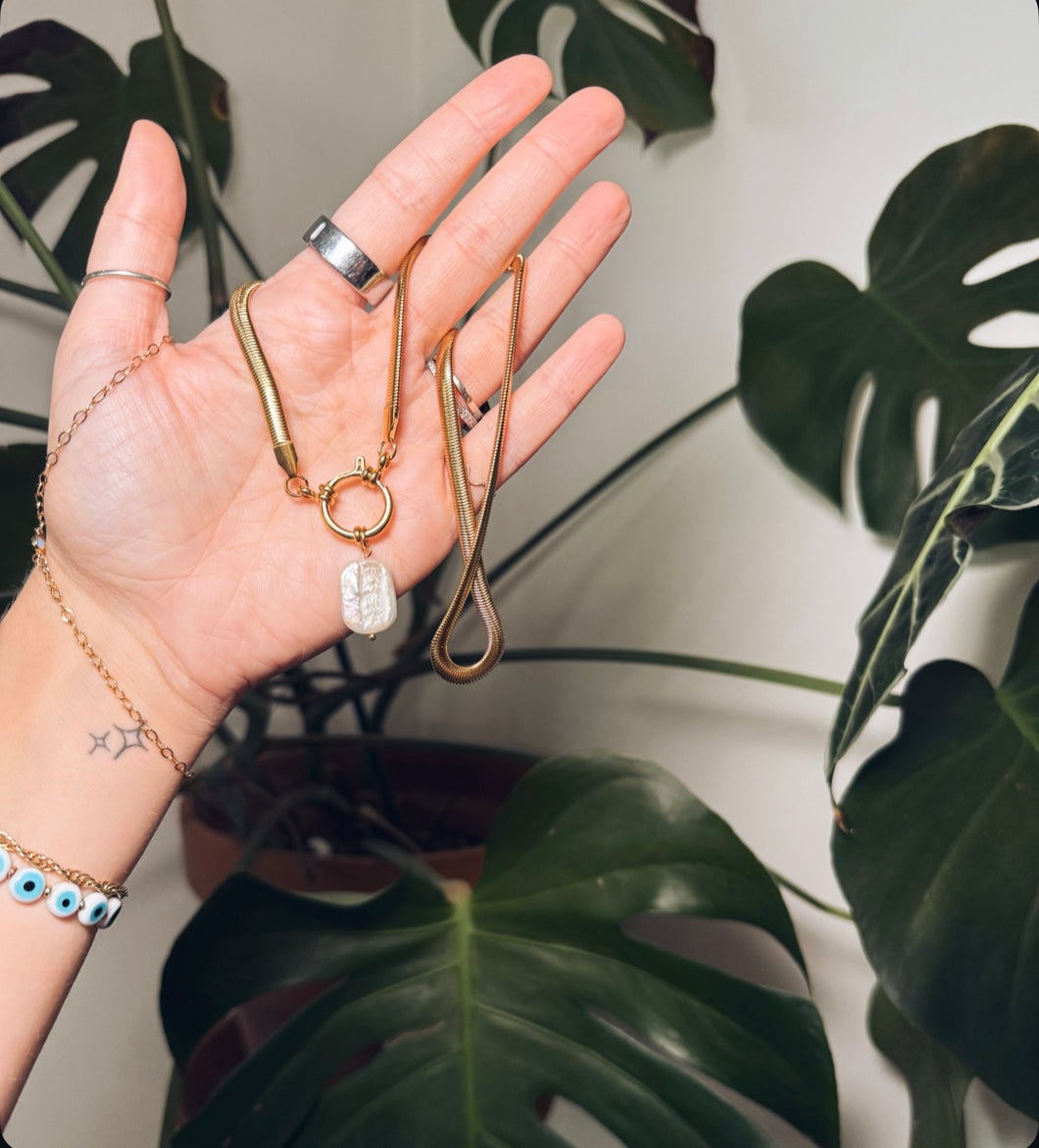 BAROQUE PEARL NECKLACE