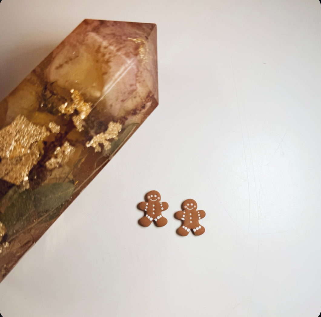 GINGERBREAD STUD